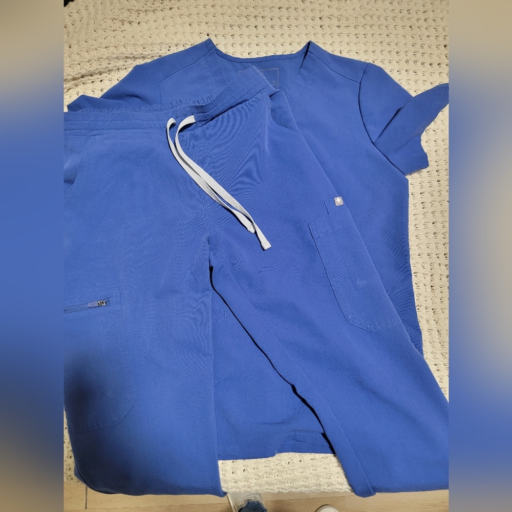 Blue Figs scrub set